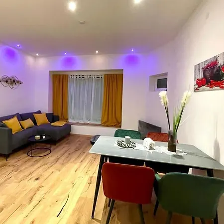 Daire Moderne Stadtwohnung Naehe Stadthalle *