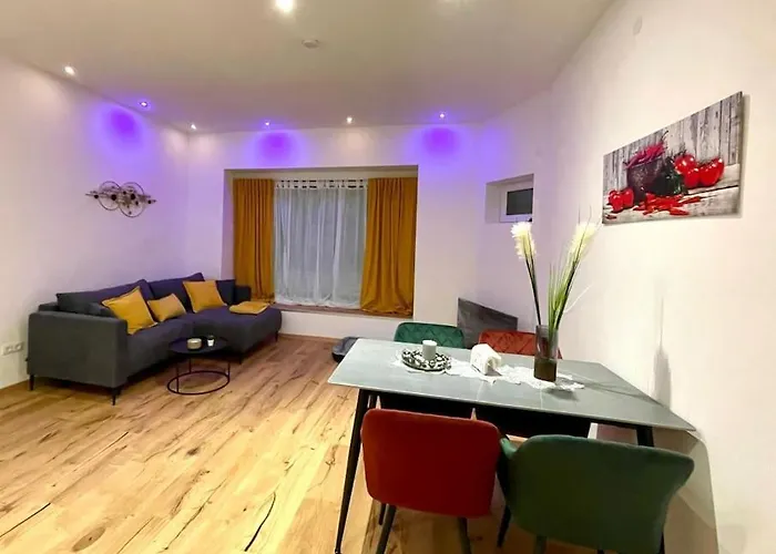 Апартаменти Moderne Stadtwohnung Naehe Stadthalle *